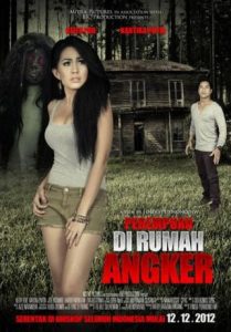 Nonton Perempuan Di Rumah Angker 2012